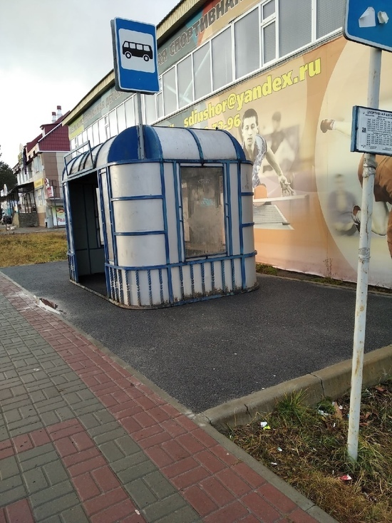 Расписание с перенесенной остановки дезинформирует пассажиров автобусов Ноябрьска