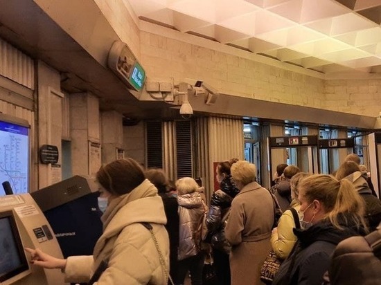 В петербургской подземке не проходит оплата по банковским картам
