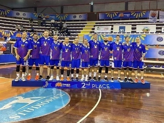 Мэр Новокузнецка Кузнецов поздравил земляка-баскетболиста с “серебром” на соревнованиях в Италии