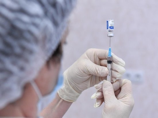 россияне прививайтесь спутником вакцина достаточно хорошая потому что украдена у астразенеки