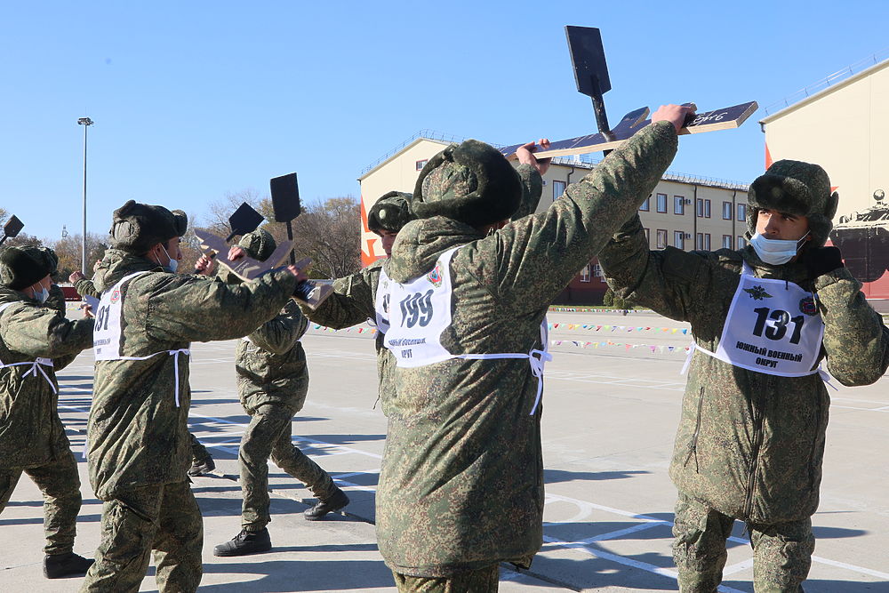 Делегация Общественного совета при Минобороны посетила ростовскую военную дивизию