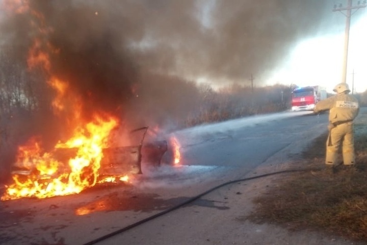 Придорожная 26. Поджог автомобиля в Курске. Сгорела машина в Курске вчера. Горелые машины в Курске.