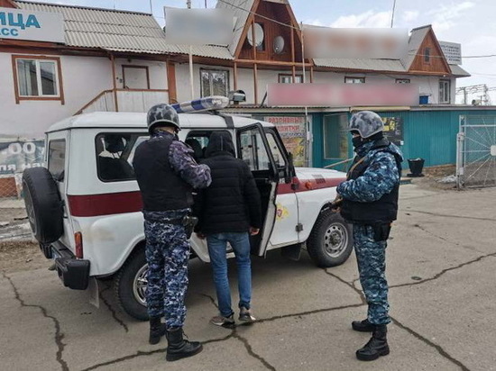 В Улан-Удэ вор спрятался от правоохранителей в подсобке