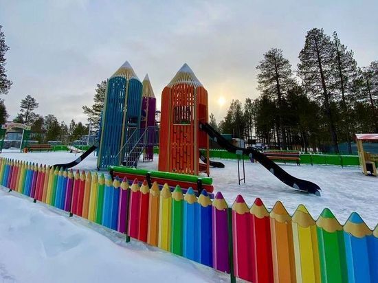 Карандаши и субмарина: новые детские площадки появились в Муравленко