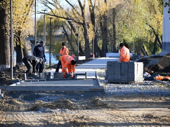 Работы по благоустройству набережной в Алексеевке приближаются к экватору