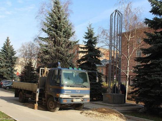 В Рязани начали устанавливать памятник воинам-связистам
