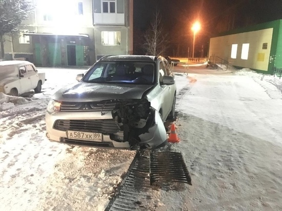 Автовладелец разбил машину о решетку «ливневки» в Ноябрьске