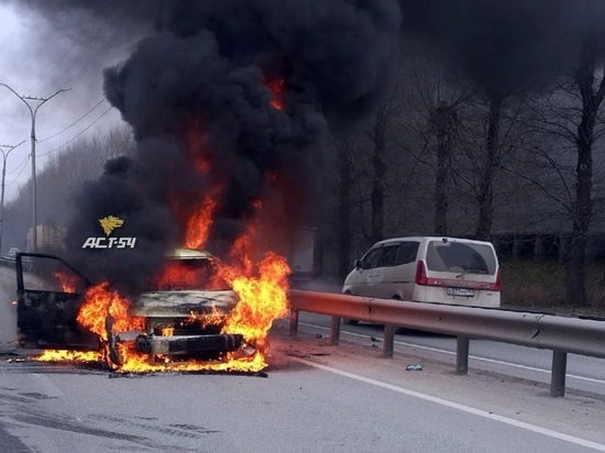Появилось видео, снятое после спасения мужчины из горящего автомобиля в Новосибирске