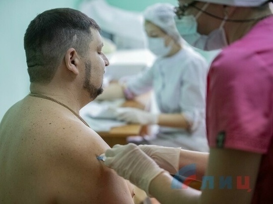 В Луганске стартовала ревакцинация от коронавируса