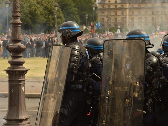 Во Франции накрыли "террористическое сообщество" и предотвратили госпереворот