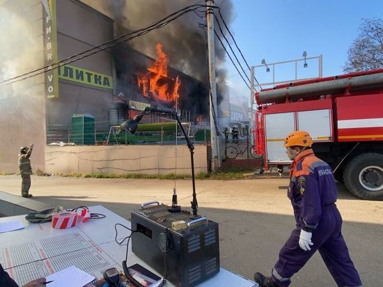 Площадь пожара на улице Уральской в Краснодаре выросла до 1 500 квадратных метров