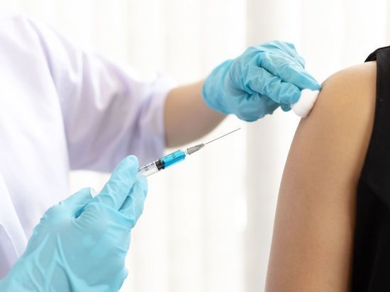 Комздрав озвучил число пунктов вакцинации от COVID-19 в Петербурге