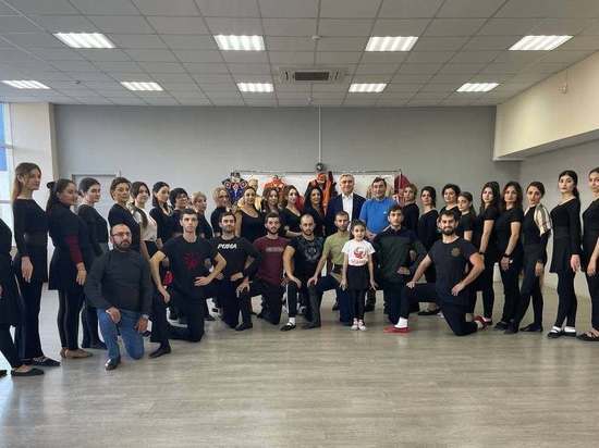 В Краснодаре проходит семинар-практикум по армянским народным танцам