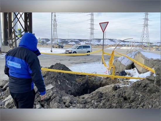 На Объездном шоссе города Якутска устраняют повреждение газопровода