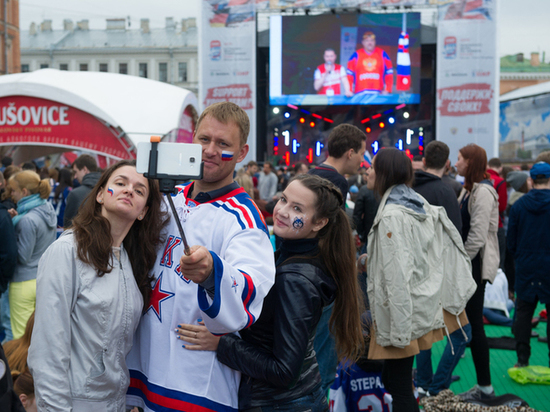Хоккейные болельщики Петербурга поделились воспоминаниями о домашних чемпионатах мира