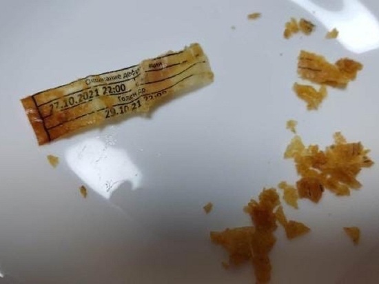 Обжаренные бумажки в крылышках KFC нашел житель Ноябрьска