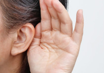 Новое исследование показало, что COVID-19 может инфицировать клетки внутреннего уха и потенциально приводить к потере слуха и тиннитусу (звону или шуму в ушах без внешнего акустического стимула)