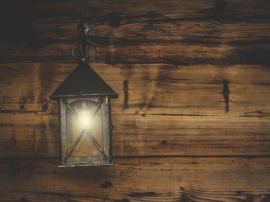 В соцсетях смолянин пожаловался на «блуждающий» по воле местных властей фонарь