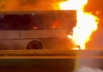 На Рублёвском в Москве загорелся автобус