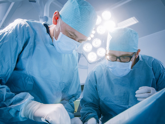 Петербургские врачи впервые выполнили экстренную операцию по пересадке печени ребенку