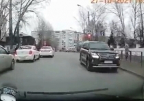 В Томске сотрудники полиции привлекли к ответственности женщину-водителя после того, как в социальных сетях появился ролик видеорегистратора другого автомобилиста.