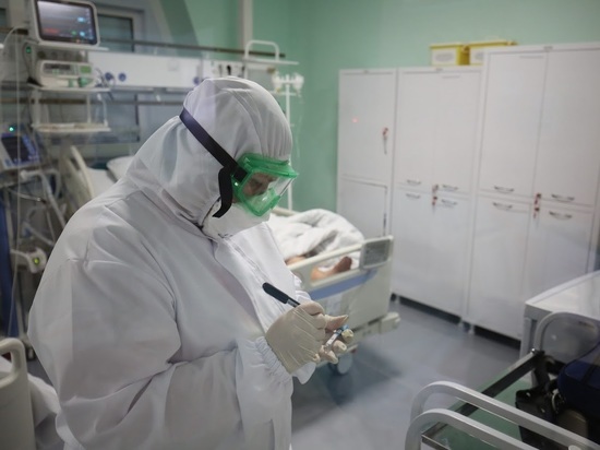 Астраханский врач «красной зоны» рассказал о коронавирусе и вакцинации