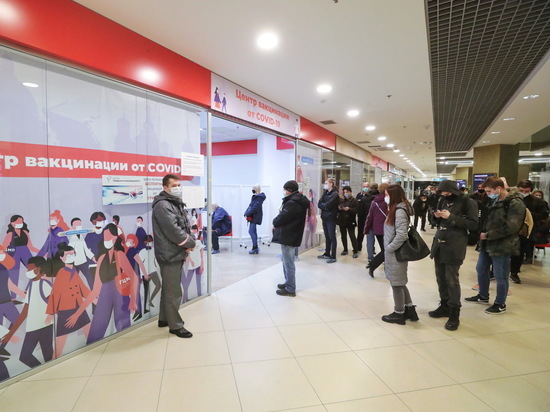 Площадь пунктов вакцинации против COVID-19 увеличат в петербургских торговых центрах