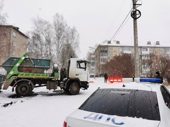 В Томске женщина погибла под колесами мусоровоза