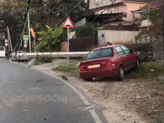 В Сочи заснувший за рулем водитель оставил жителей поселка без света