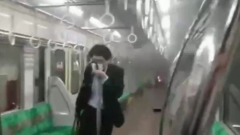 В Японии неизвестный напал на пассажиров метро с горючей жидкостью