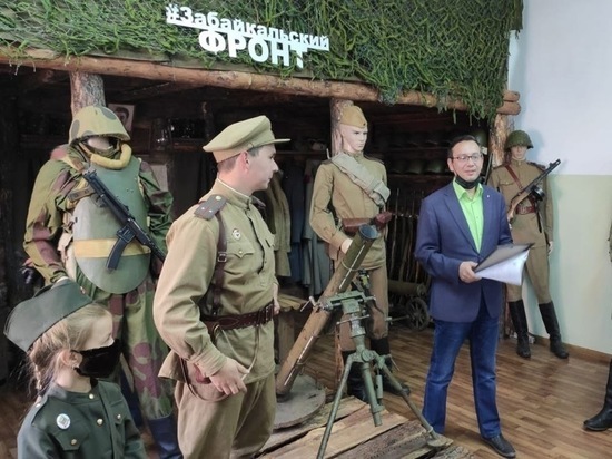 Класс-музей с «землянкой» времен ВОВ открыли реконструкторы в Чите