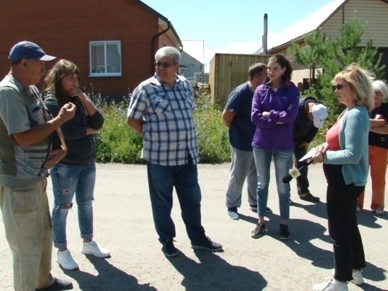 Жители проблемного поселка Сибирская долина вышли на митинг из-за жалоб на плохую воду
