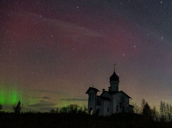 Псковский астроном запечатлел полярное сияние над храмом в Печорском районе