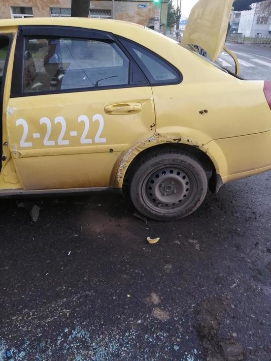 Пассажир автомобиля пострадал в ДТП в Великих Луках