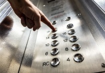 В белгородских многоэтажках продолжают менять старые лифты на новые