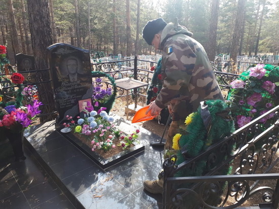 В Бурятии почтили память военнослужащего, погибшего в авиакатастрофе