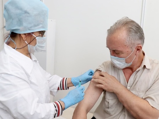 Более половины подлежащих вакцинации от COVID-19 кузбассовцев привились
