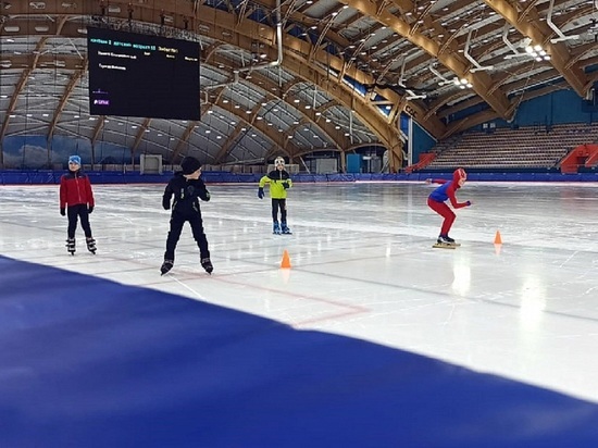 Впервые соревнования по конькобежному спорту прошли в ЛДК «Кузбасс»