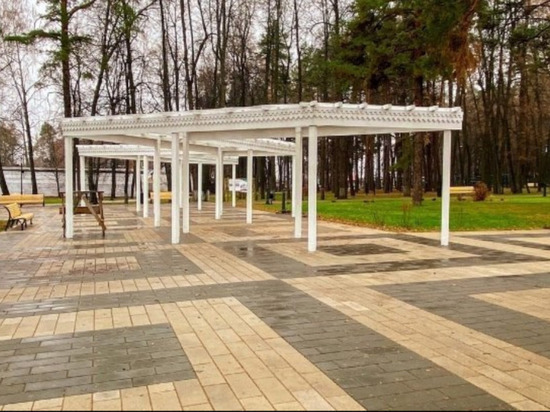 Детский парк в Сарапуле поместят под охрану из-за пьяных компаний, ломающих объекты