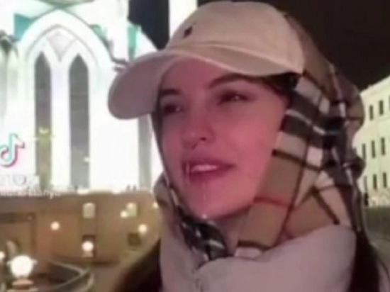 Тиктокерша из Новосибирска извинилась за скандальное видео возле мечети в Казани