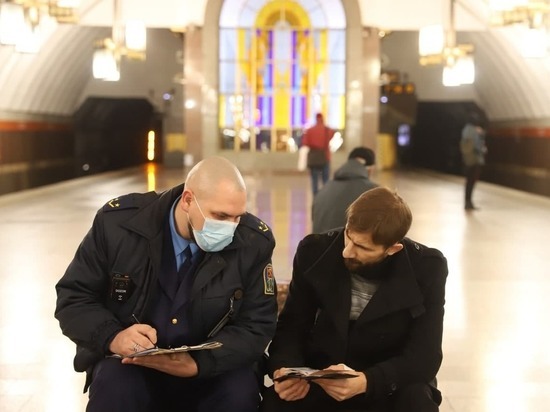 Комитет по транспорту провел в метро рейд по отлову безмасочников