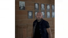 Кехман демонстративно содрал портрет Боякова со стены МХАТа: видео