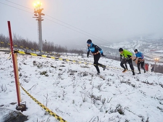 В Мурманской области 32 спортсмена совершили самый северный забег в гору