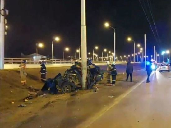 38-летняя автоледи из Башкирии разбилась насмерть, врезавшись в электроопору