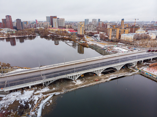 Досрочно открыто движение по одному из главных путепроводов Екатеринбурга