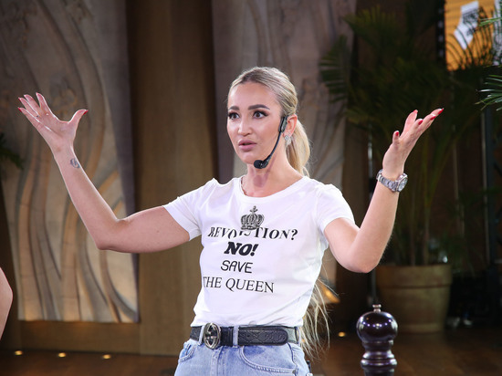 Телеведущая призналась, что комплексовала из-за своей внешности