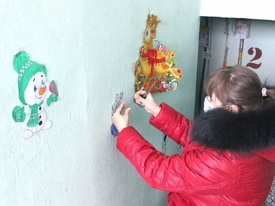 Кемеровчане начали украшать дома к празднованию Нового года