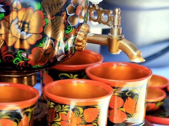 Зачем в советских столовых в чай добавляли соду: об этом мало кто знает