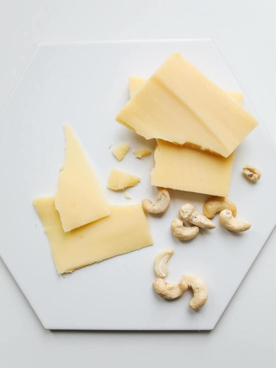 Сыр отлично восполняет энергию, но не показан людям с лишним весом
