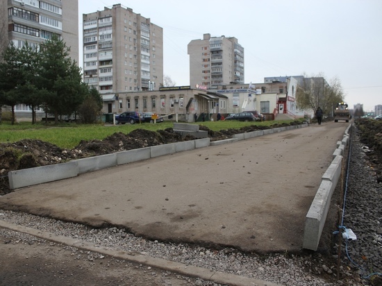Дорожники принялись укладывать асфальт на Кочетова